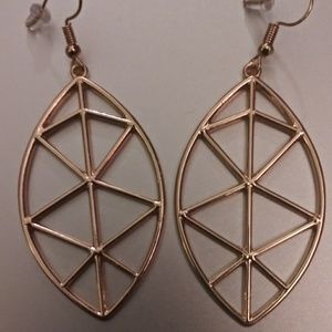 NWOT Beautiful Artistic Earrings